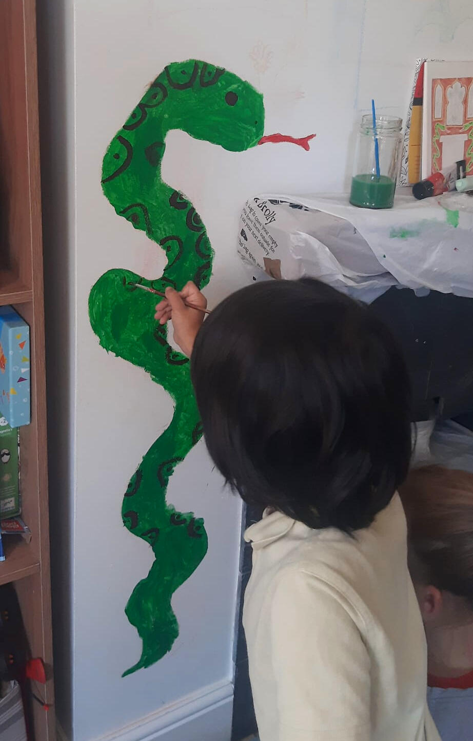 Kid's mural workshop in at-home tutoring session, 2026